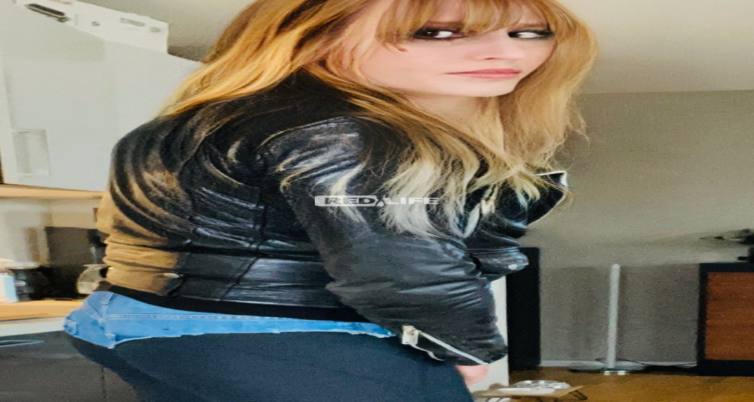Superhei&szlig;e Trans-Lady. Eine Sch&ouml;nheit voller
