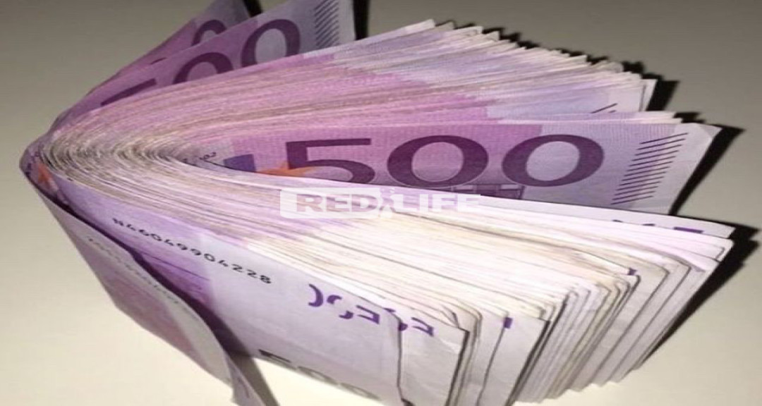 Kedves L&aacute;nyok!
Stabil h&aacute;tt&eacute;rrel rendelkező lehetős&eacute;get