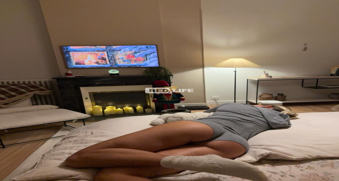 Girls for work in busy