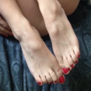 Lola-Toes